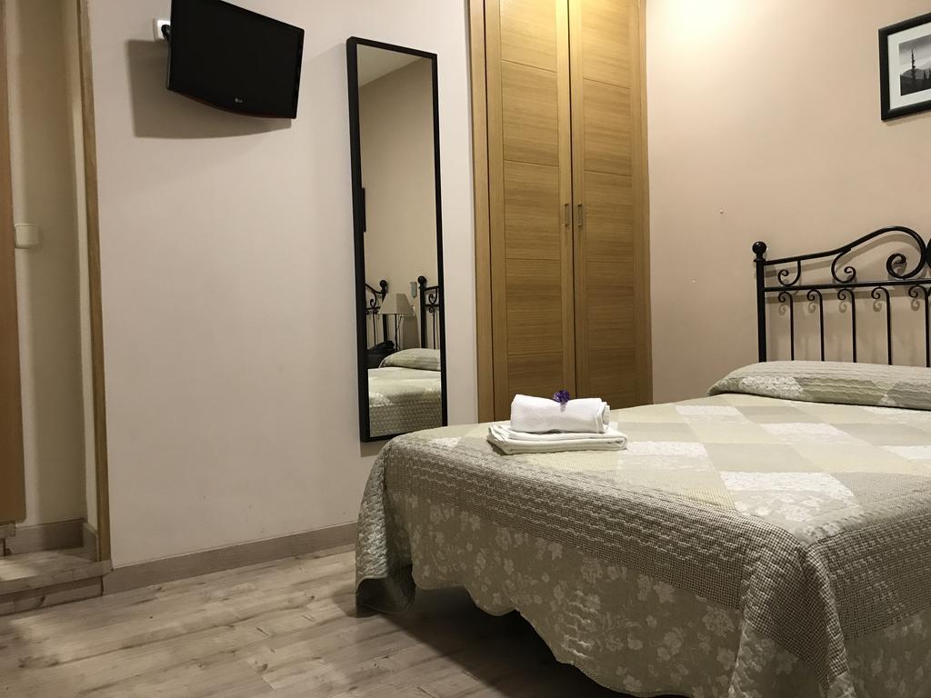 Hostal El Pilar Madrid Eksteriør billede