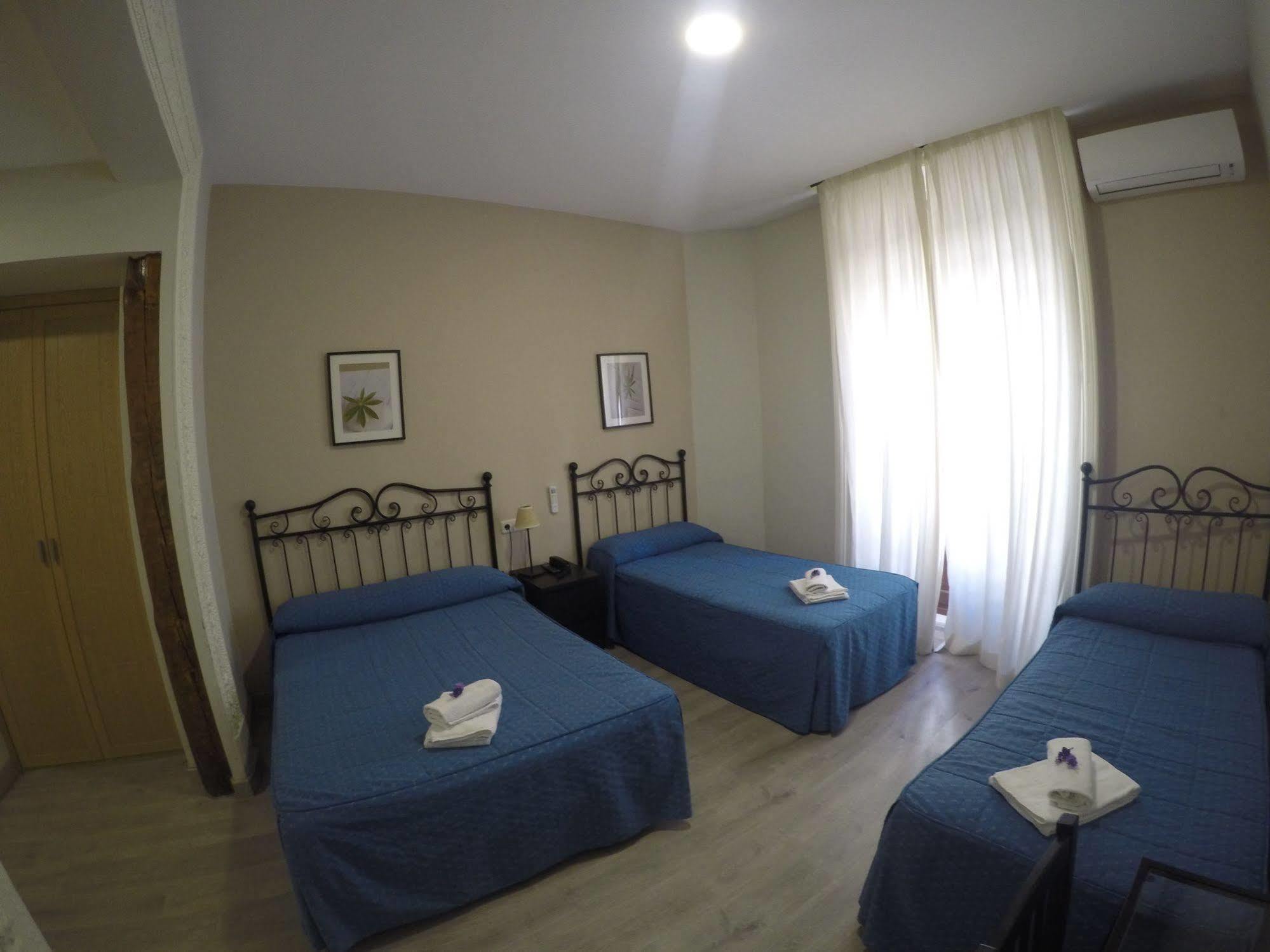 Hostal El Pilar Madrid Eksteriør billede