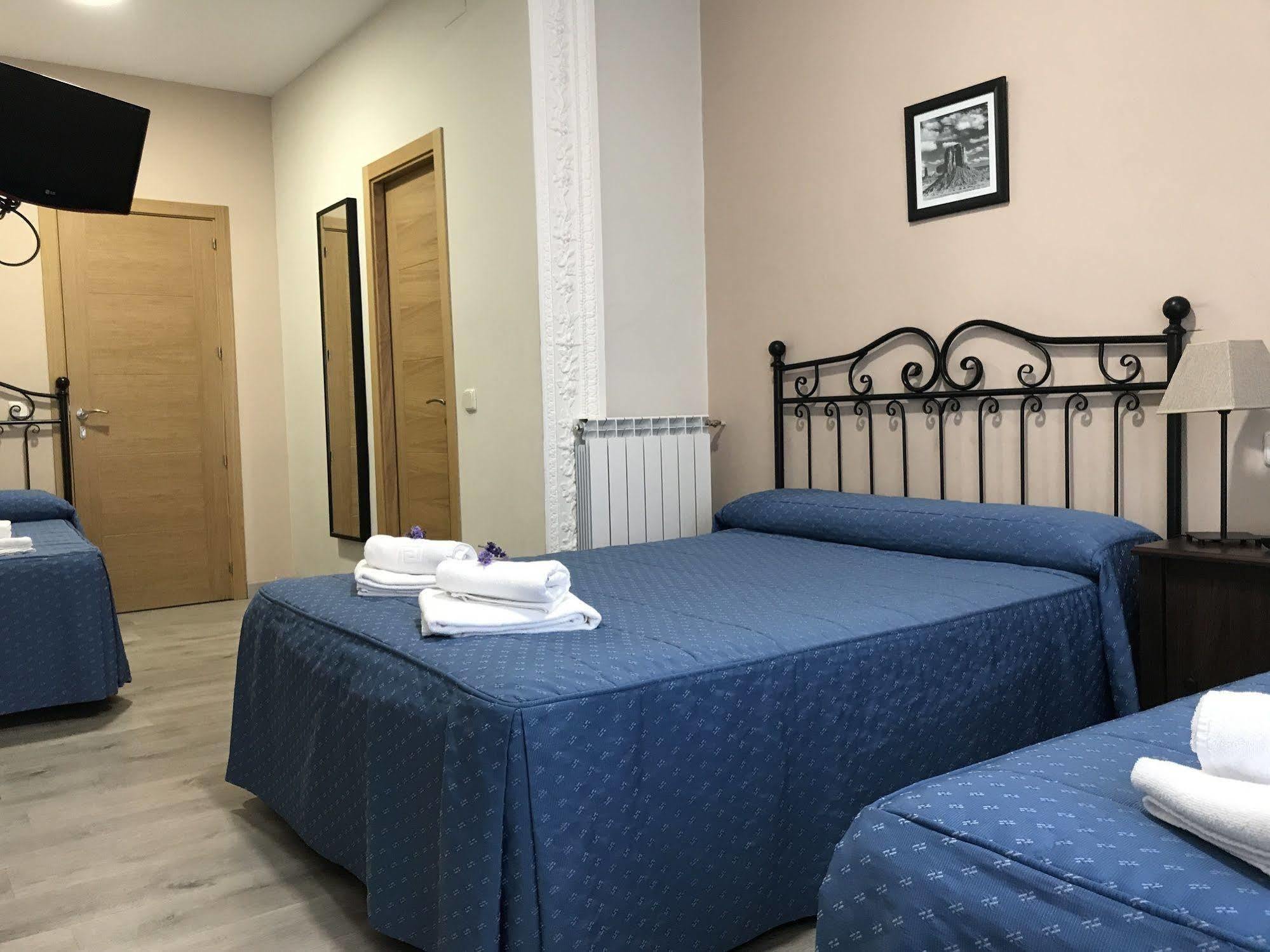 Hostal El Pilar Madrid Eksteriør billede